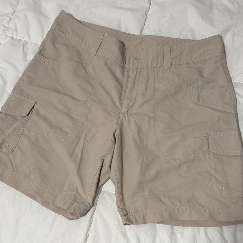 Columbia Women’s Beige Cargo Hiking Moisture Wicking  Shorts